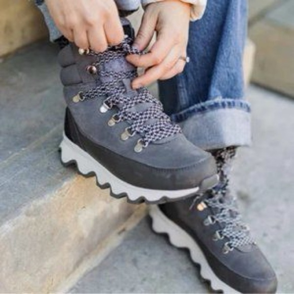 New in box Sorel Women's Kinetic conquest WP Quarry sea salt waterproof BootsNWT